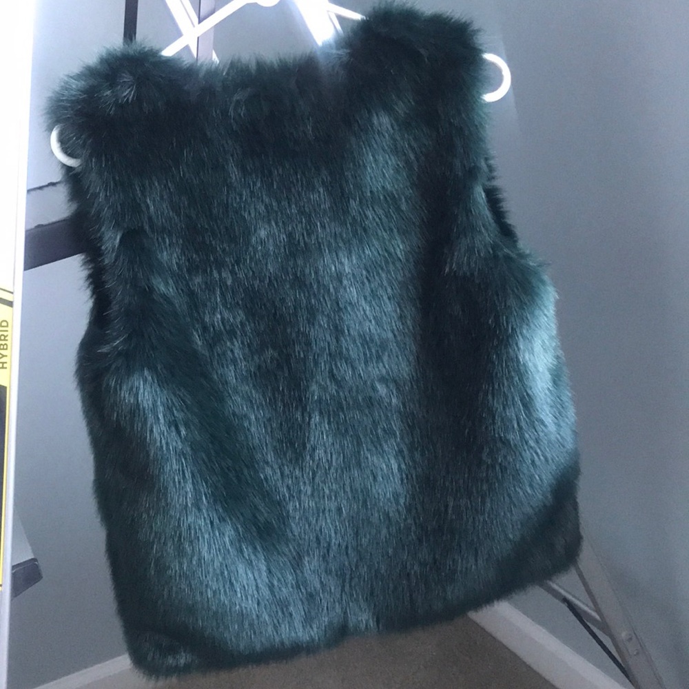 TOPSHOP FAUX GREEN VEST - Picture 5 of 5